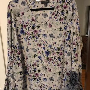 The Limited floral V neck blouse. Size 1X.